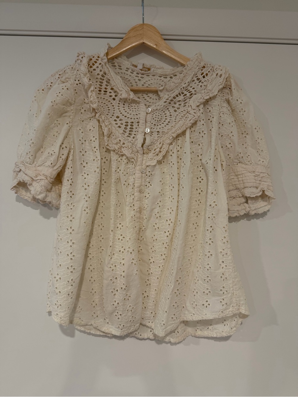 Love the Label • Eyelet Top - Picture 2 of 8